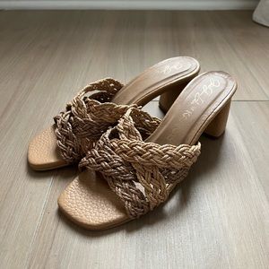 Kaanas Heel Sandals in Natural